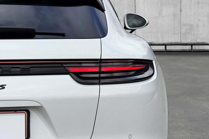Hvid Porsche Panamera GTS fra 2020