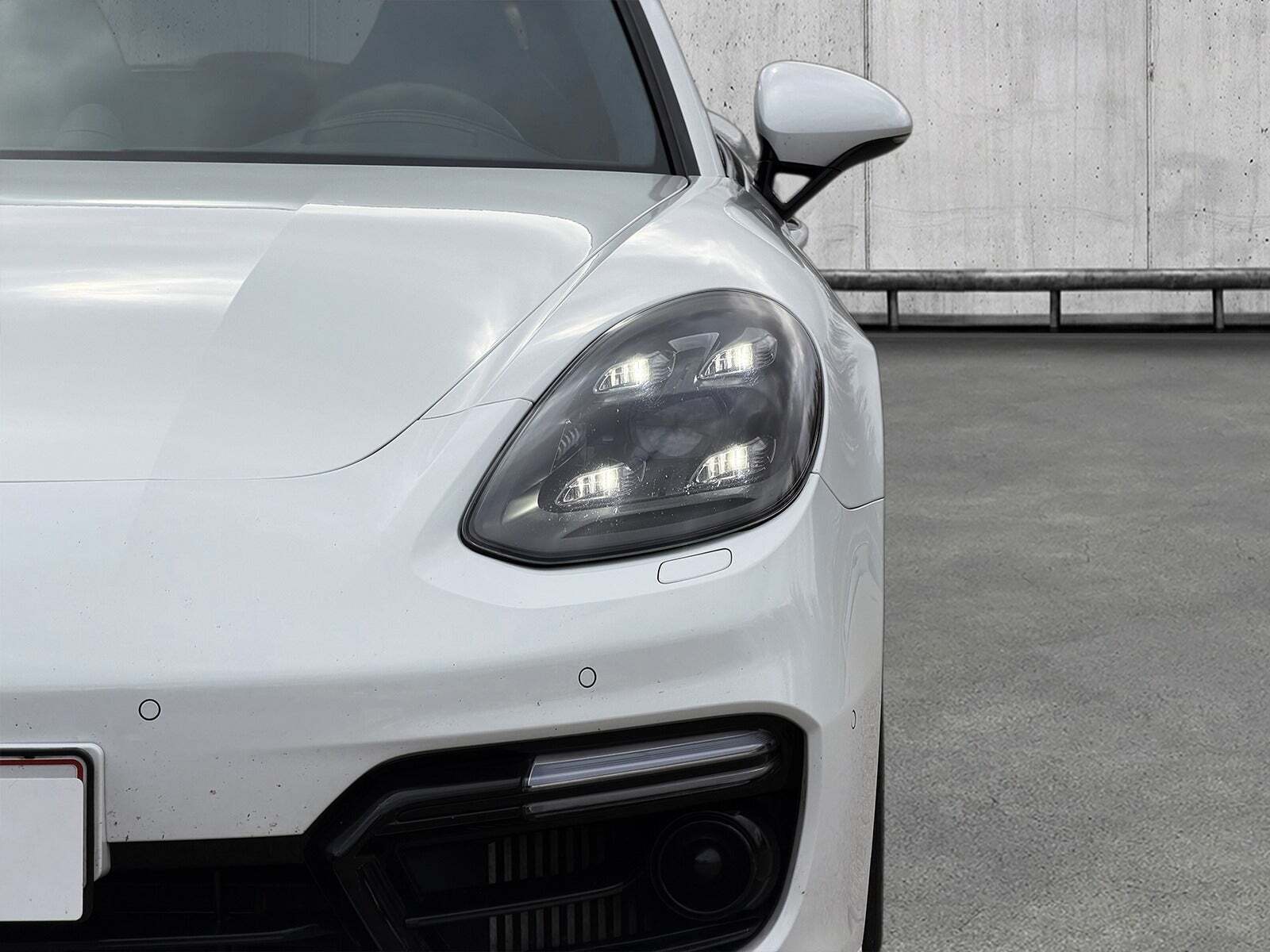 Hvid Porsche Panamera GTS fra 2020