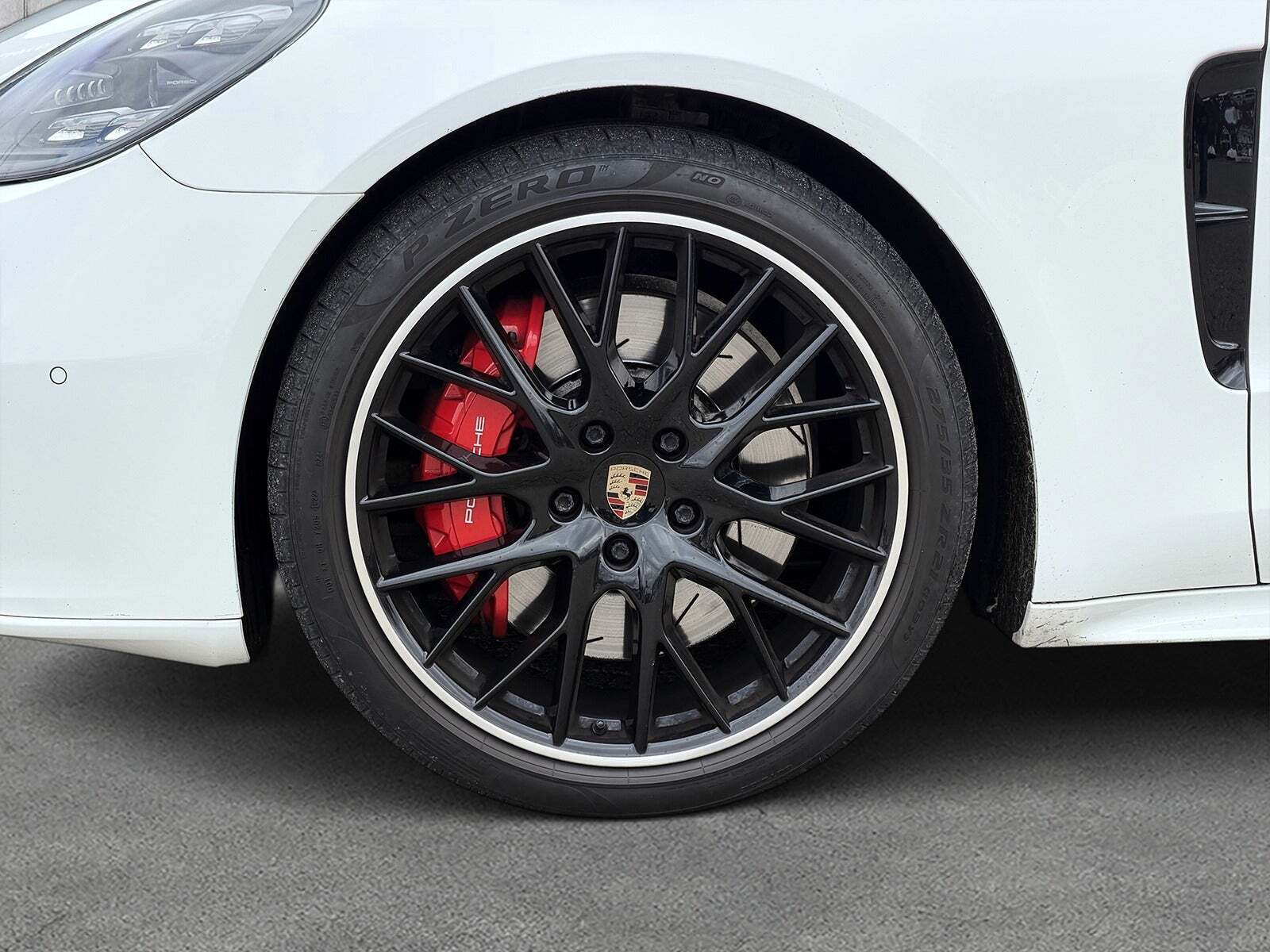 Hvid Porsche Panamera GTS fra 2020