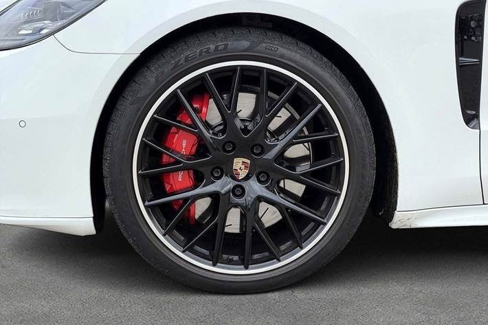 Hvid Porsche Panamera GTS fra 2020