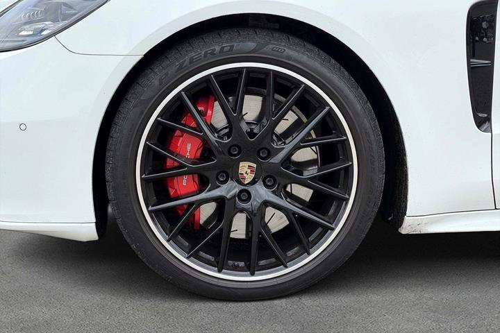 Hvid Porsche Panamera GTS fra 2020