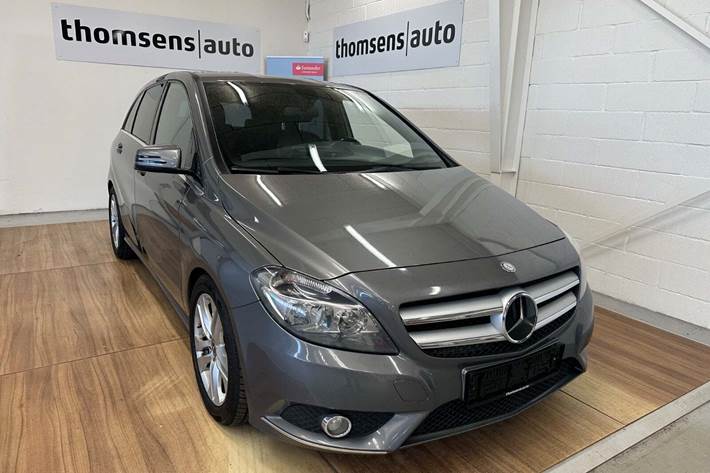 Grå Mercedes B180 fra 2013