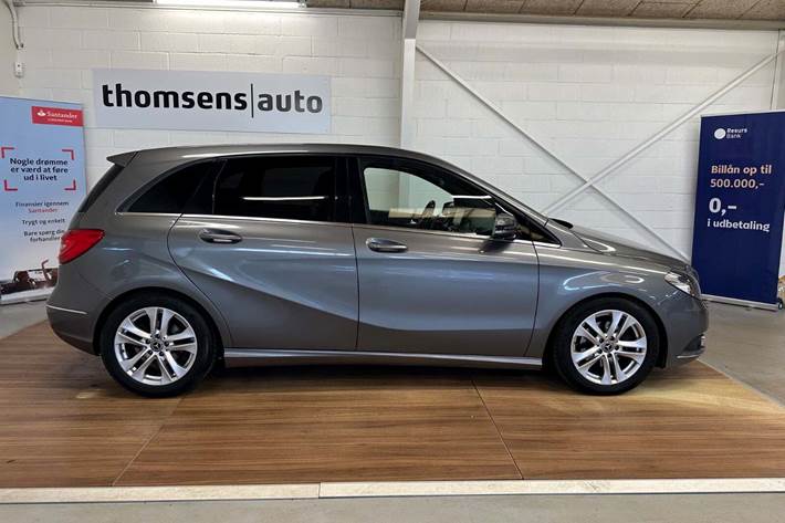 Grå Mercedes B180 fra 2013