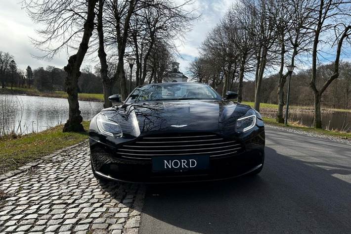 Sort Aston Martin DB11 fra 2018