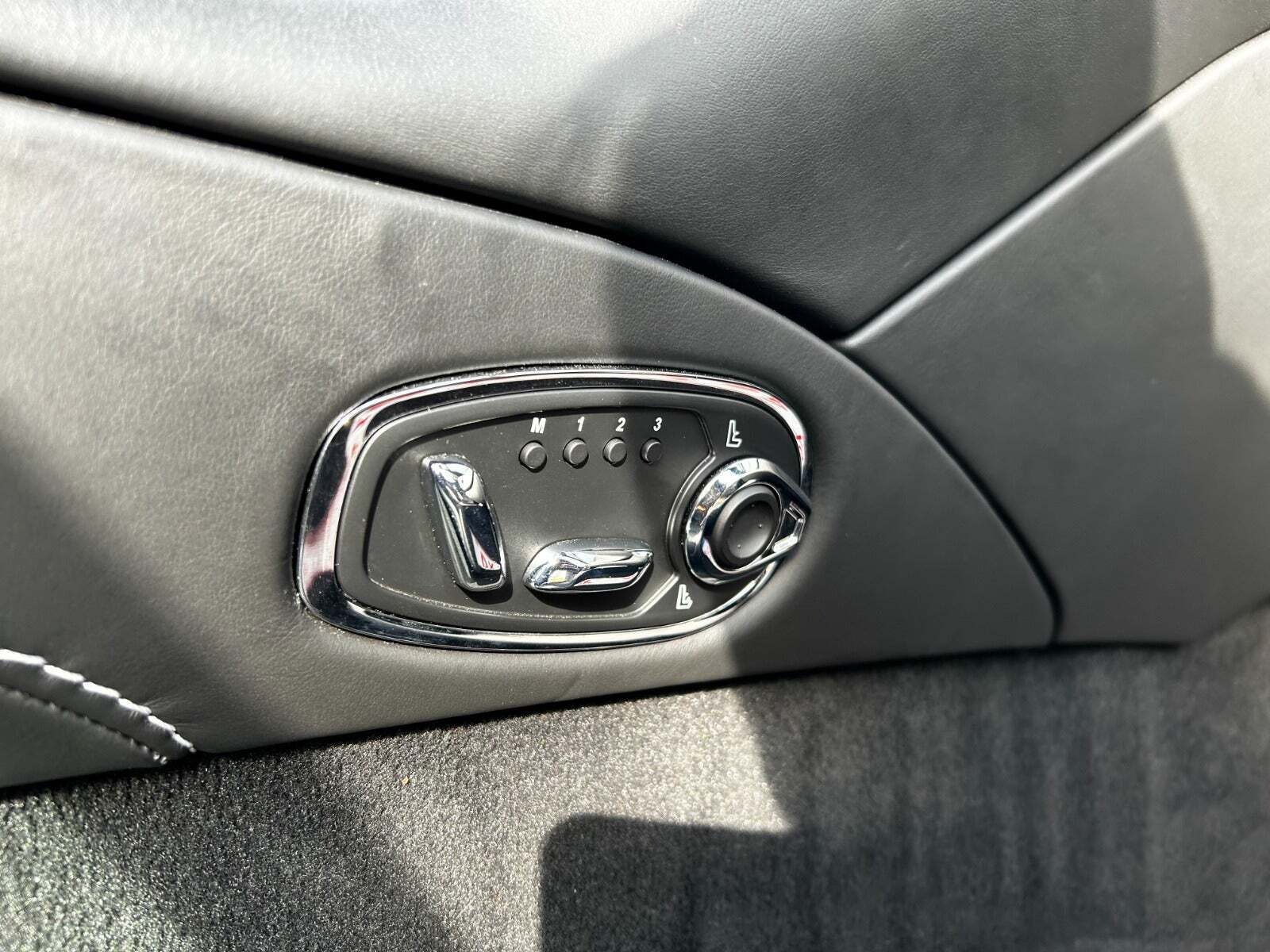 Sort Aston Martin DB11 fra 2018