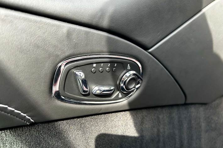 Sort Aston Martin DB11 fra 2018