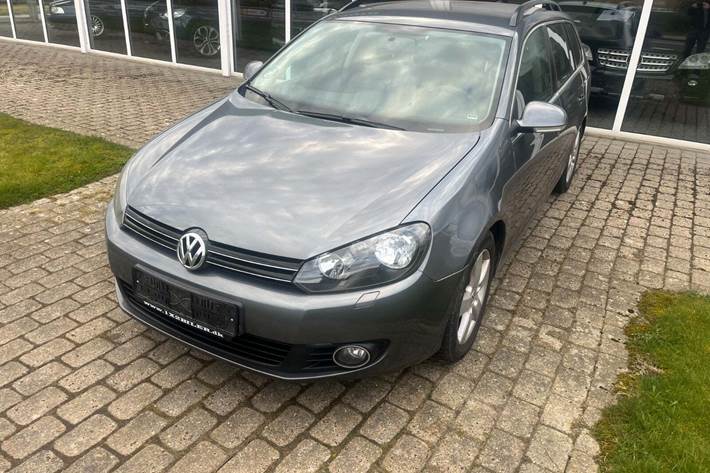 Grå VW Golf VI fra 2010
