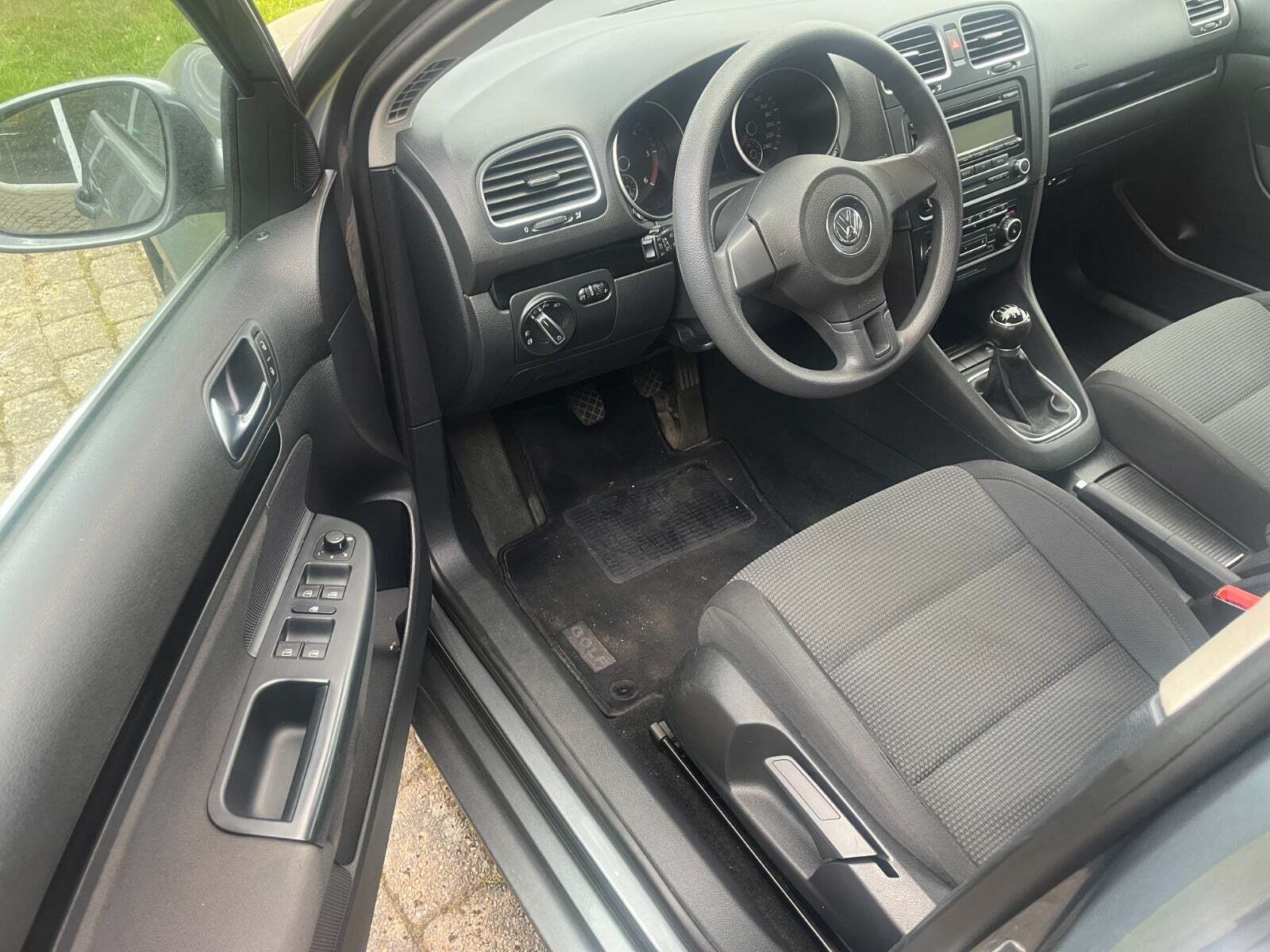 Grå VW Golf VI fra 2010