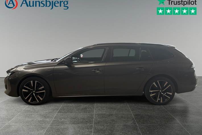 Grå Peugeot 508 fra 2022