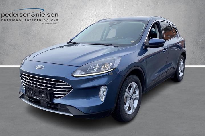 Blå Ford Kuga fra 2021 set udefra