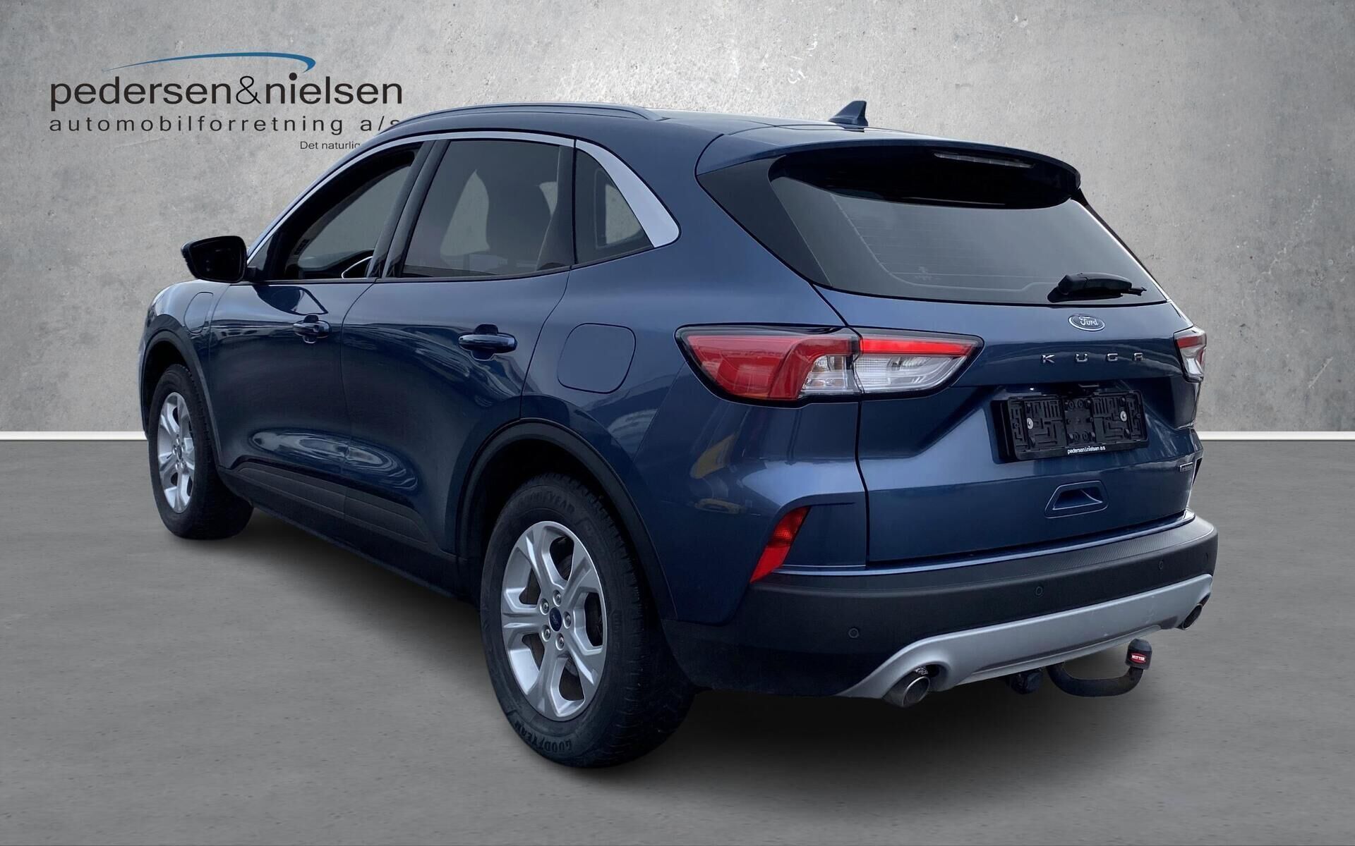 Blå Ford Kuga fra 2021