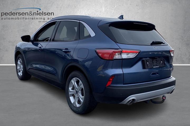 Blå Ford Kuga fra 2021