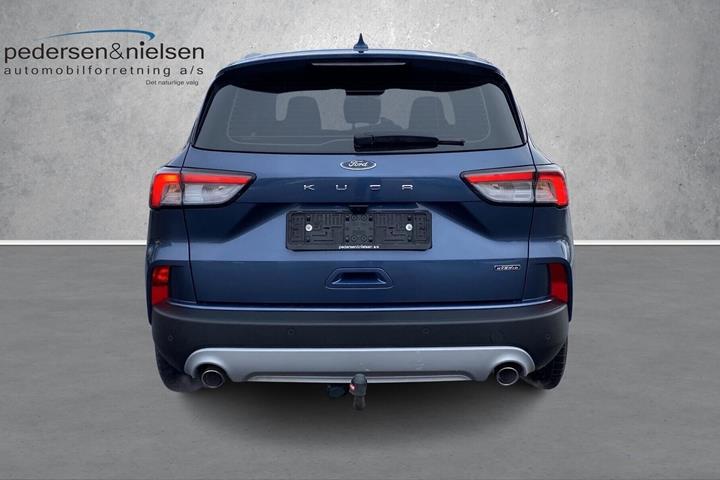 Blå Ford Kuga fra 2021