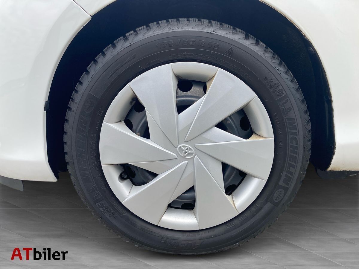 Hvid Toyota Yaris fra 2018