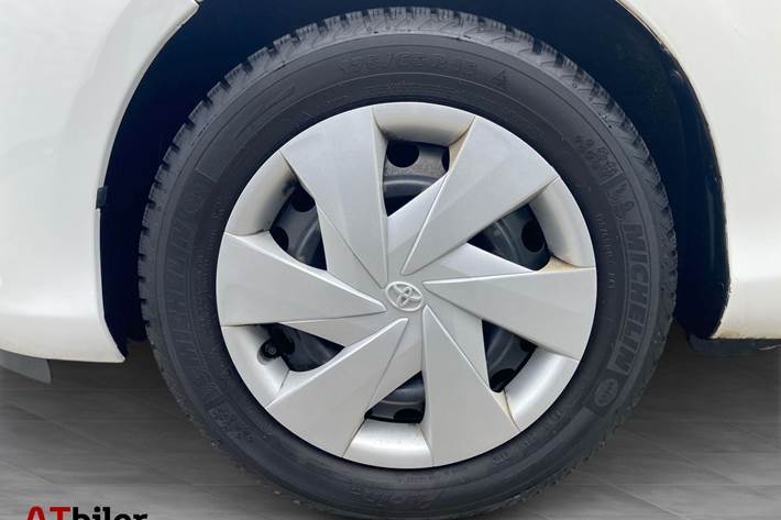 Hvid Toyota Yaris fra 2018