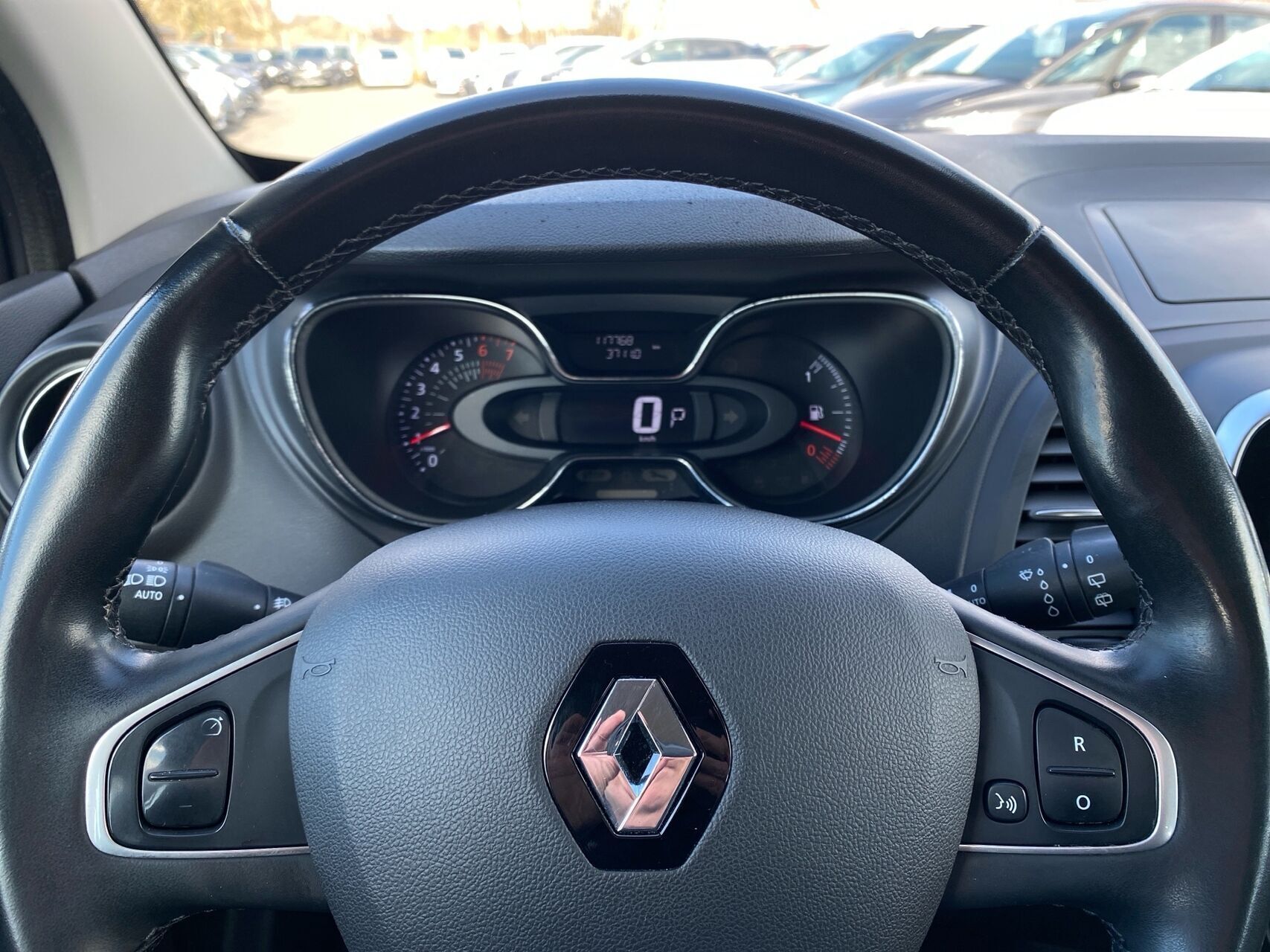 Grå Renault Captur fra 2018