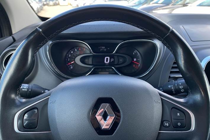 Grå Renault Captur fra 2018