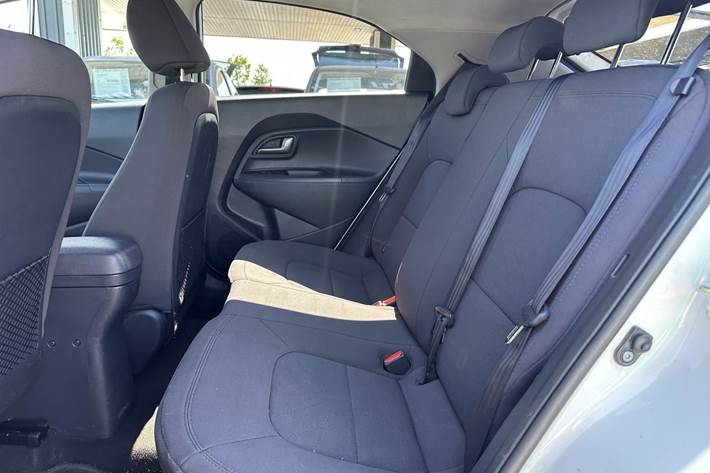 Hvid Kia Rio fra 2014