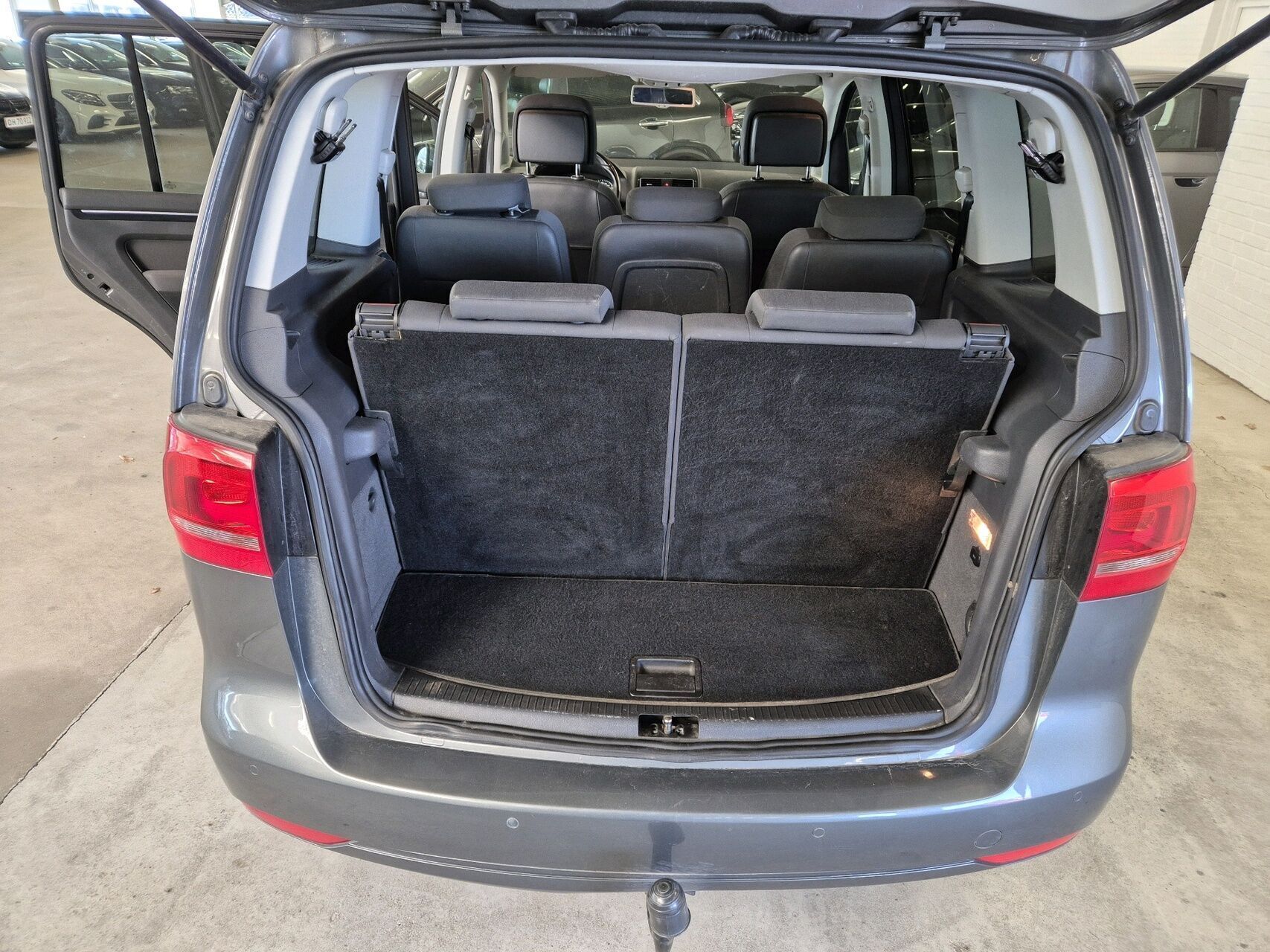 Sort VW Touran fra 2012