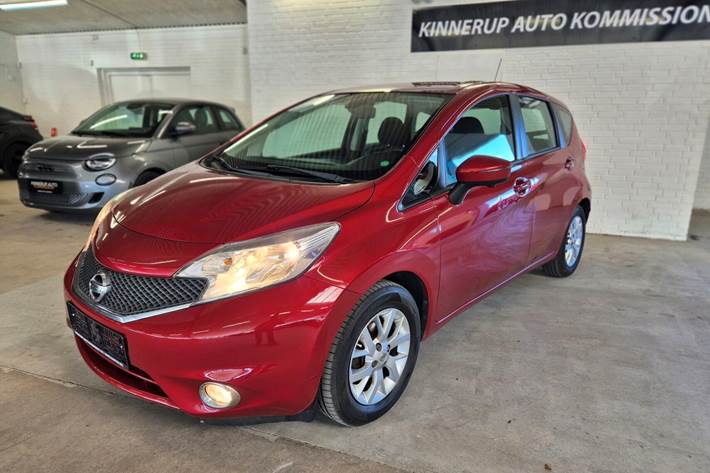 Rød Nissan Note fra 2014