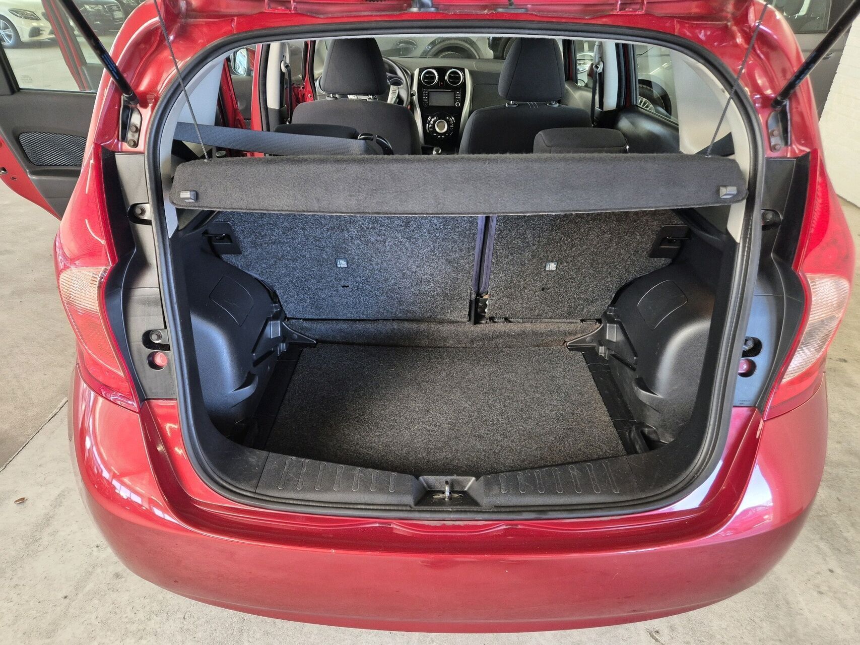 Rød Nissan Note fra 2014
