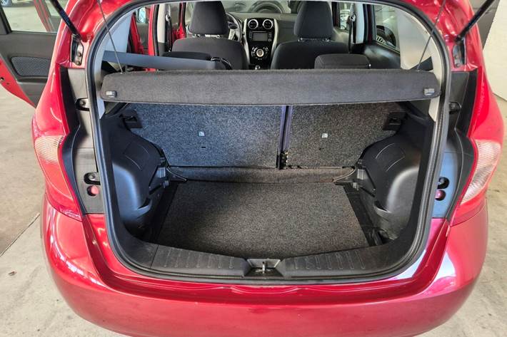 Rød Nissan Note fra 2014