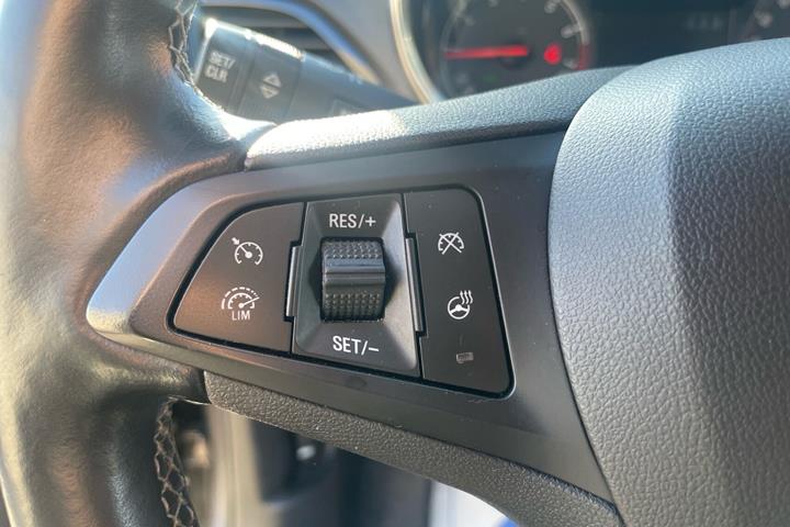 Brun Opel Karl fra 2017 set indefra