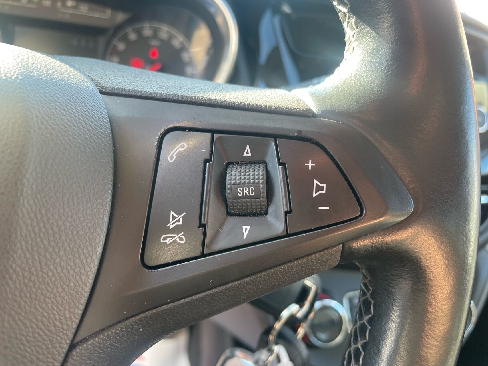 Brun Opel Karl fra 2017 set indefra