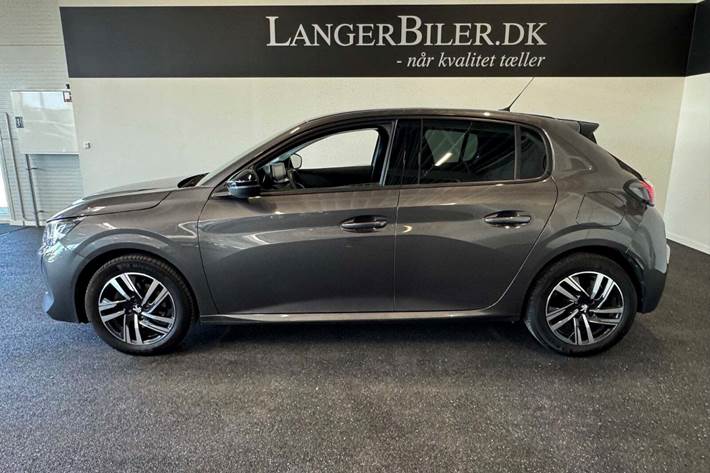 Grå Peugeot 208 fra 2022