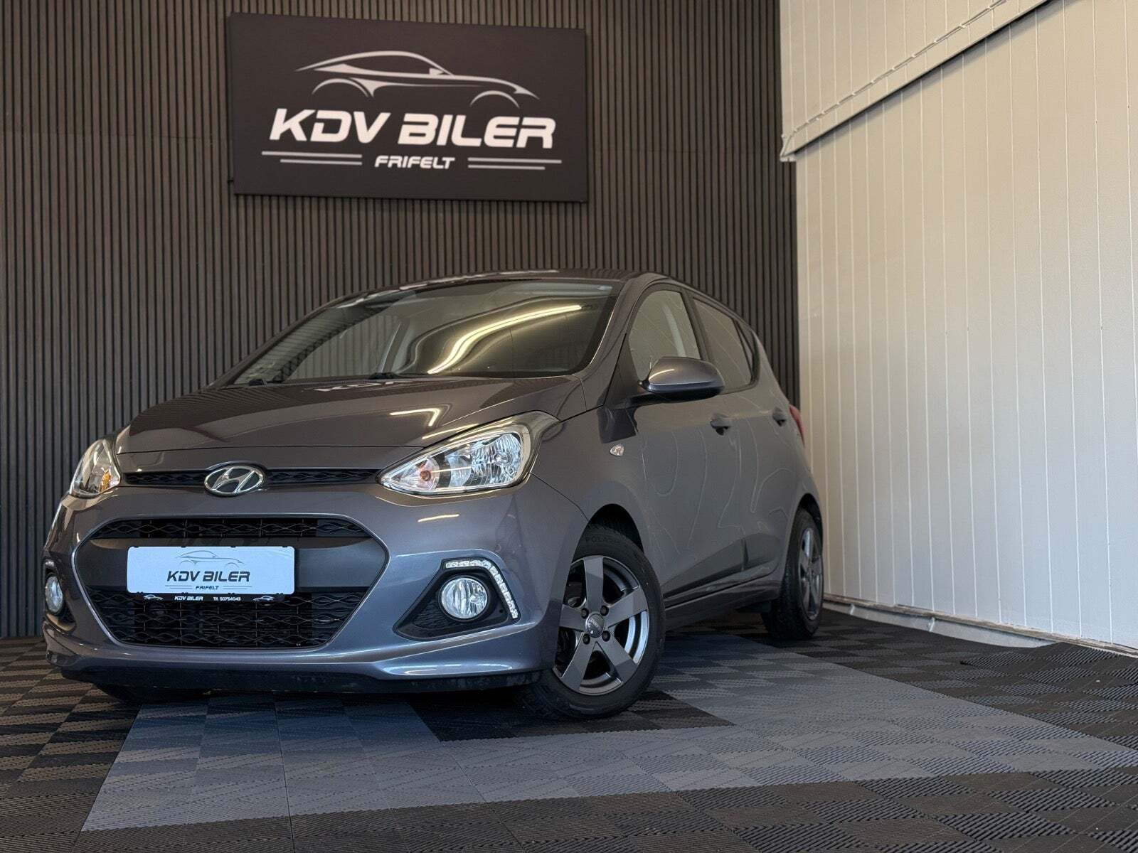 Blå Hyundai i10 fra 2016