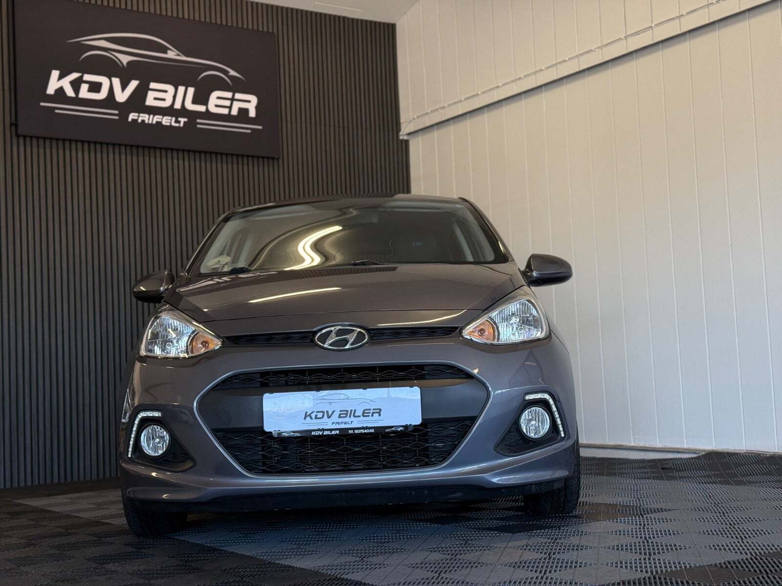 Blå Hyundai i10 fra 2016