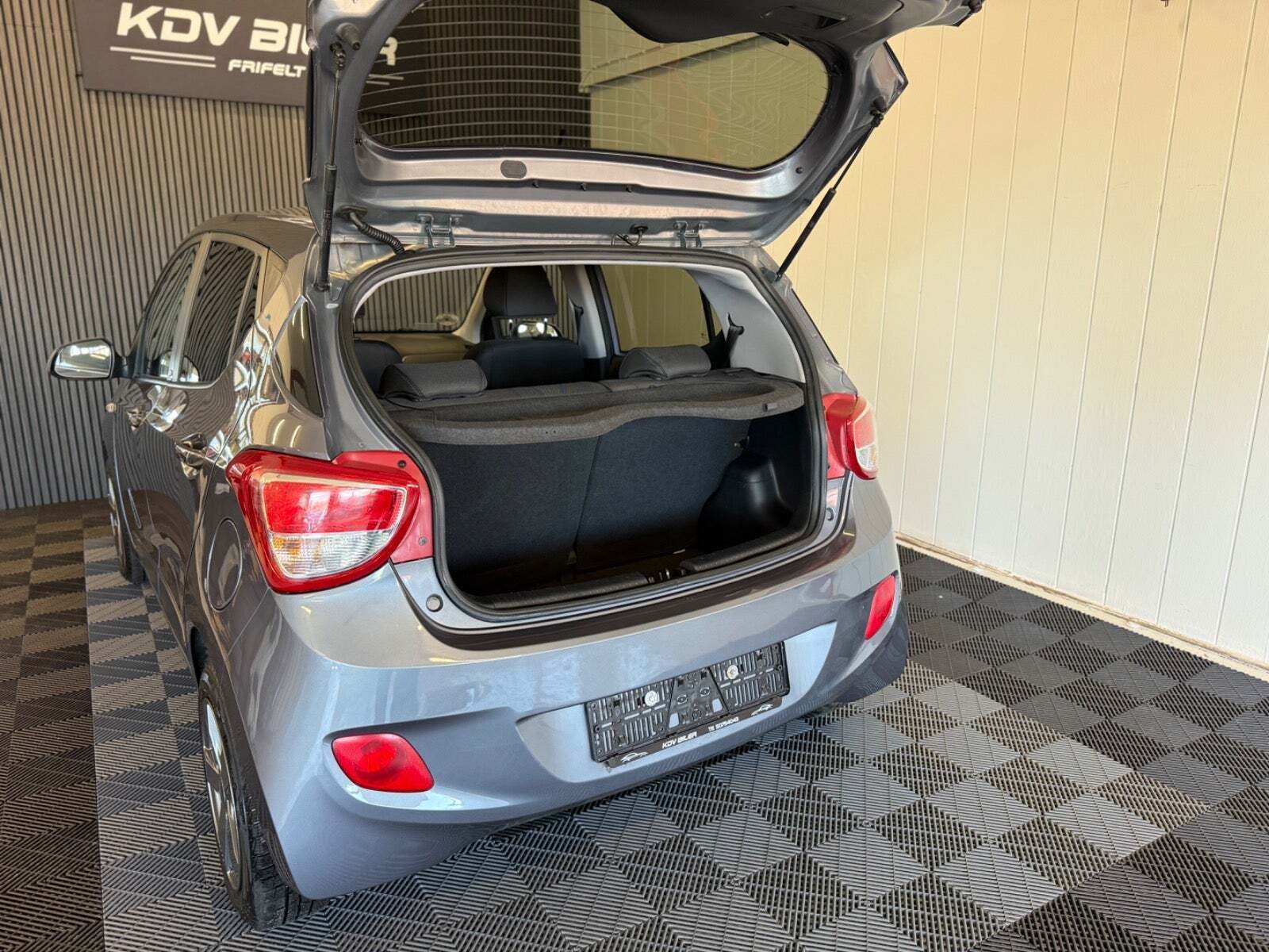 Blå Hyundai i10 fra 2016