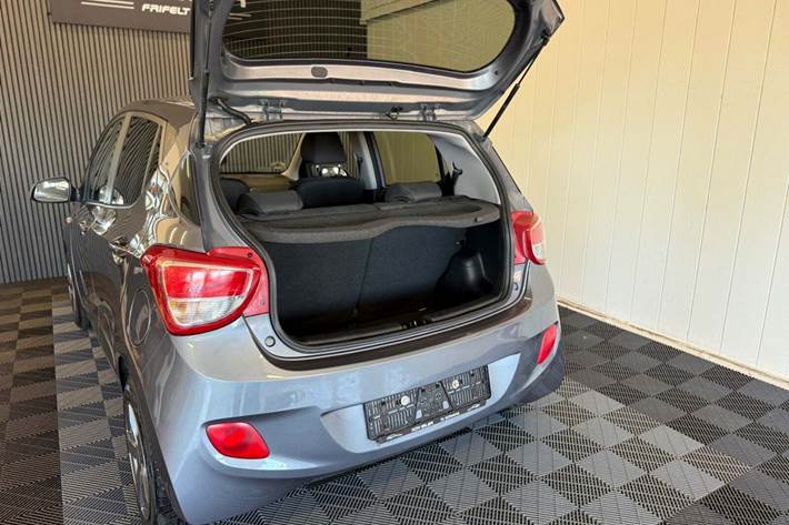 Blå Hyundai i10 fra 2016