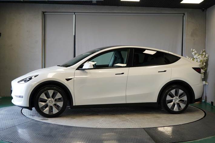 undefined Tesla Model Y fra 2023