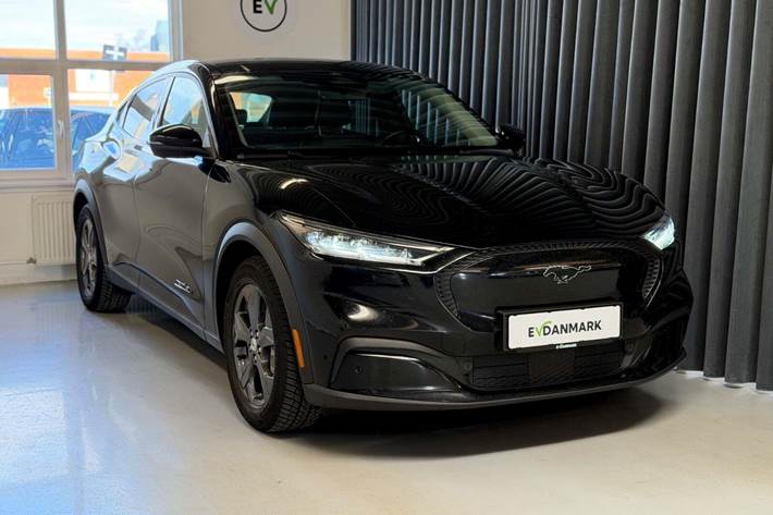 Sort Ford Mustang Mach-E fra 2021 set udefra