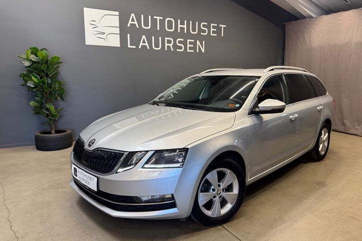 Sølv Skoda Octavia fra 2020 set udefra