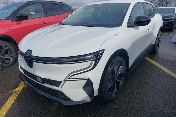Hvid Renault Megane E-Tech fra 2023 set udefra