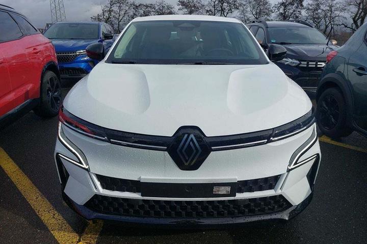 Hvid Renault Megane E-Tech fra 2023