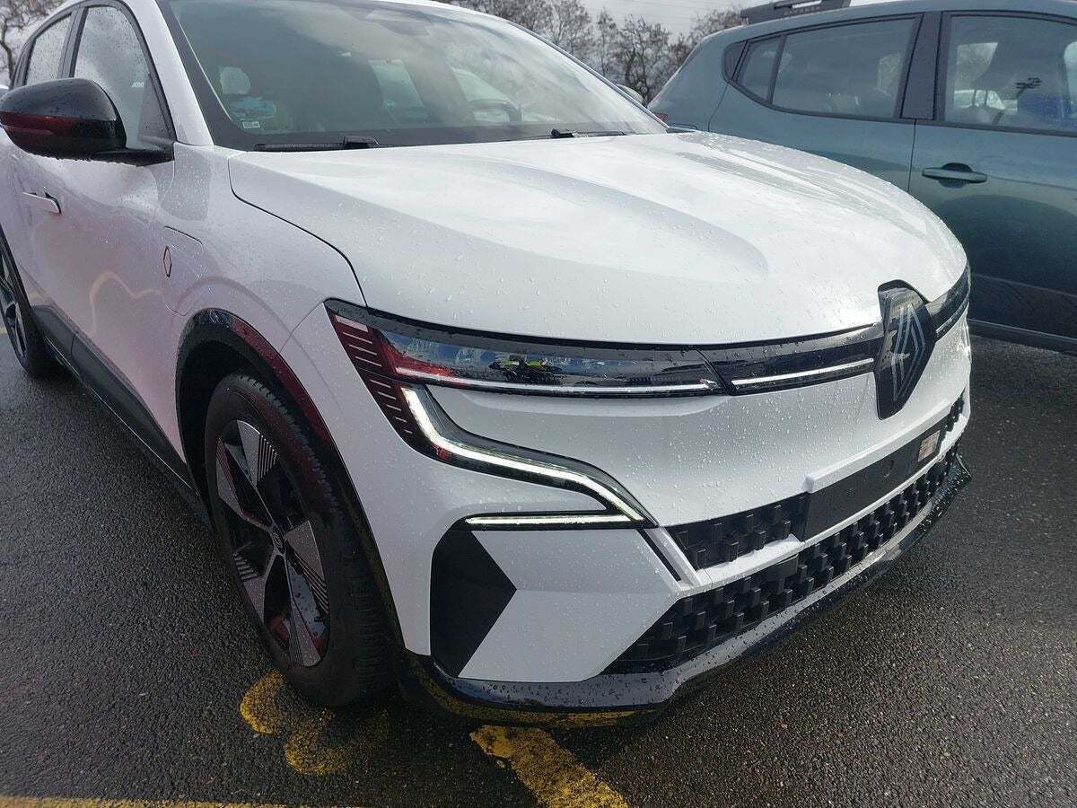 Hvid Renault Megane E-Tech fra 2023