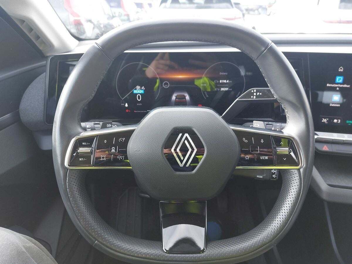 Hvid Renault Megane E-Tech fra 2023