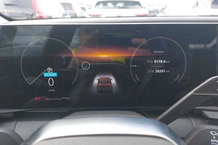 Hvid Renault Megane E-Tech fra 2023
