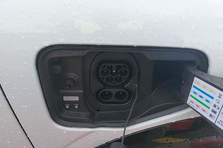 Hvid Renault Megane E-Tech fra 2023