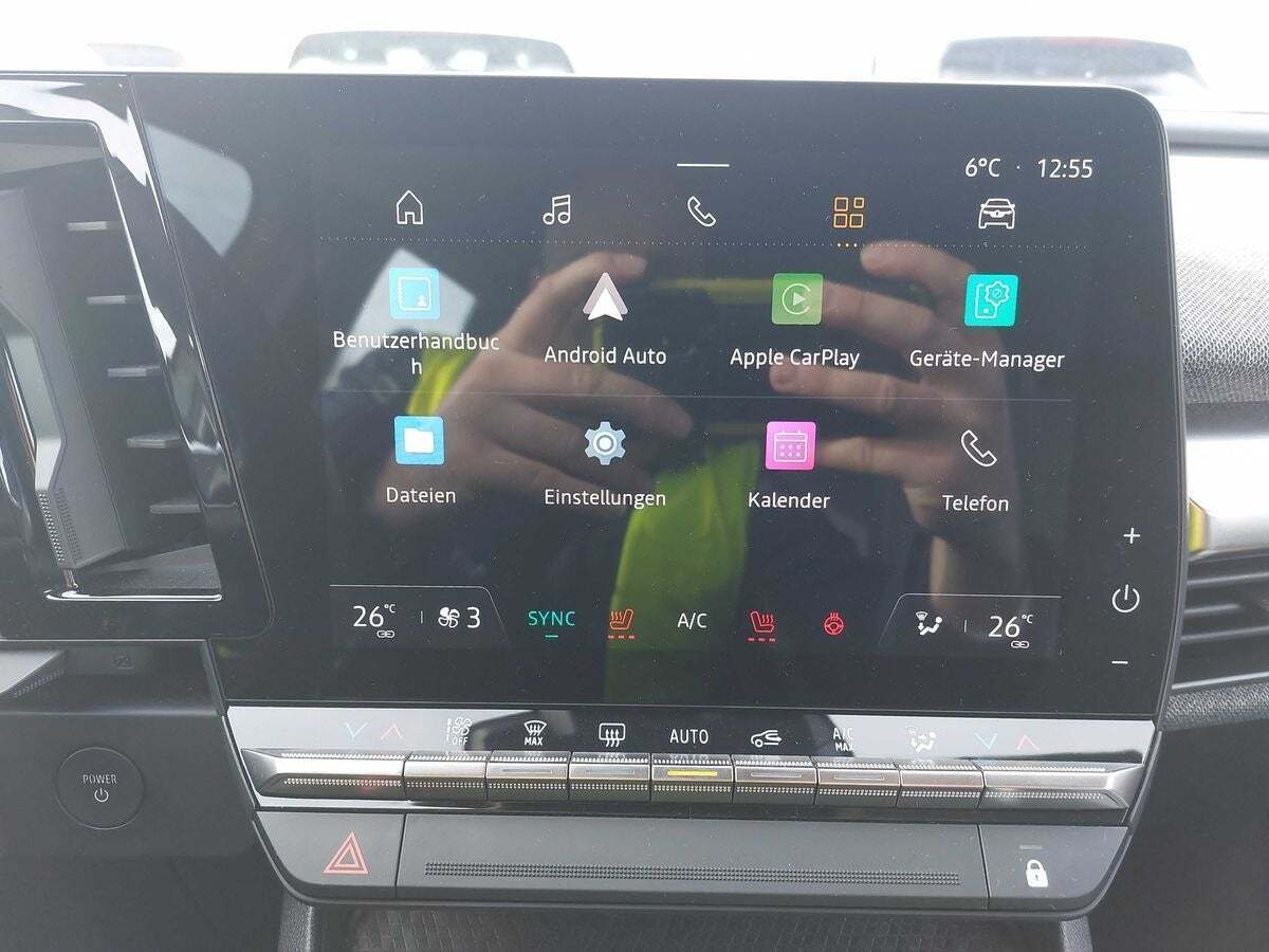 Hvid Renault Megane E-Tech fra 2023