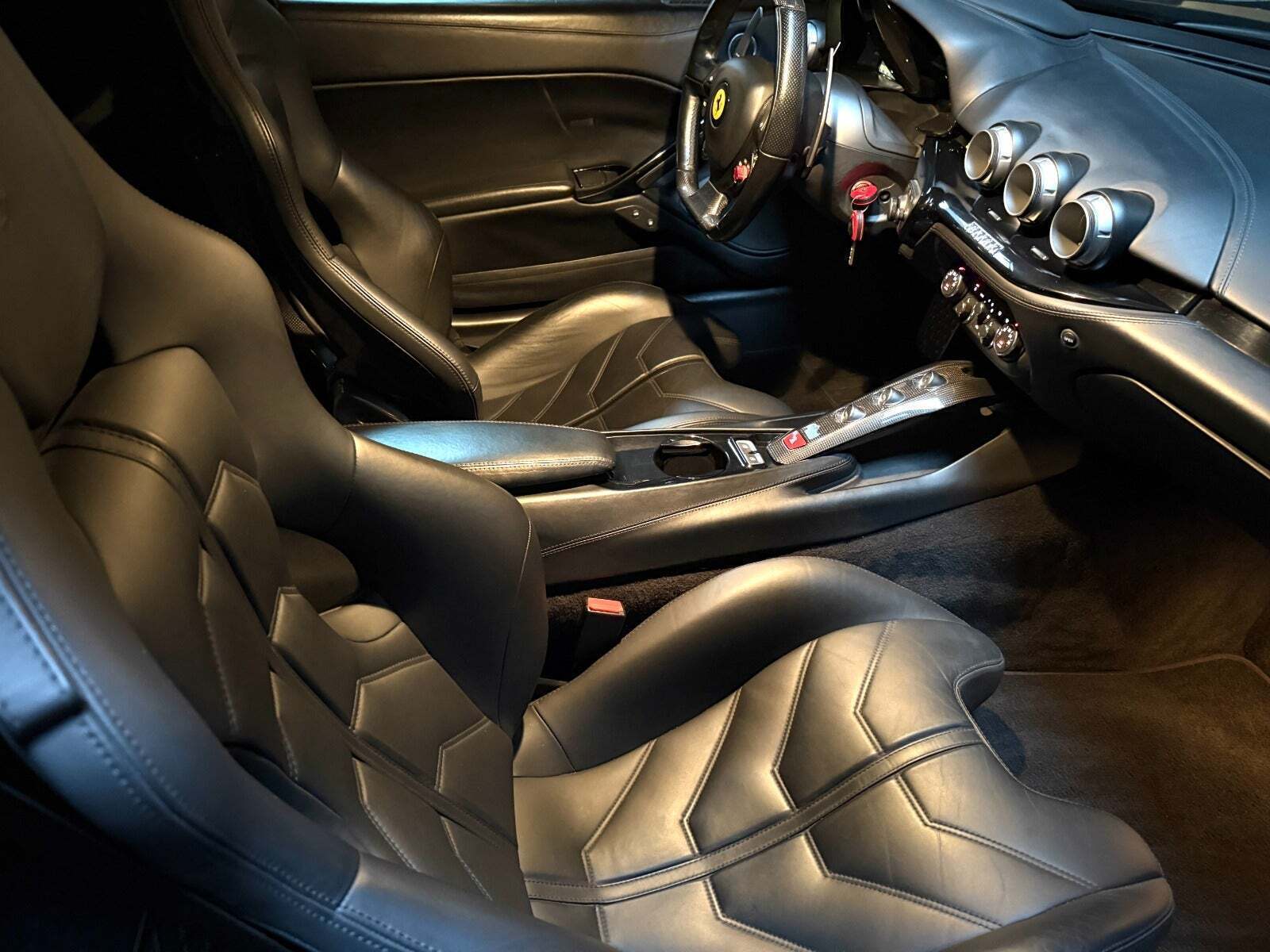 Ferrari F12berlinetta 6,3