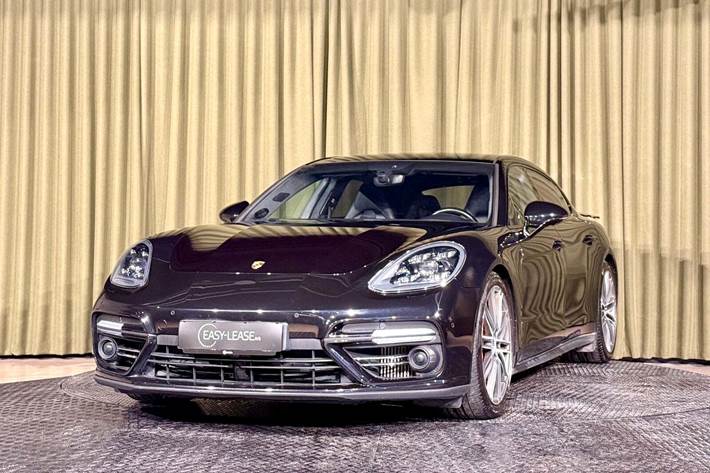Sort Porsche Panamera Turbo fra 2017