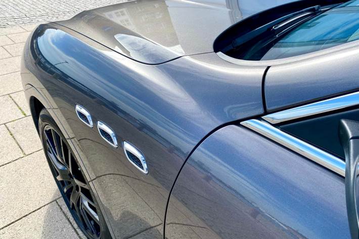 Grå Maserati Levante fra 2017