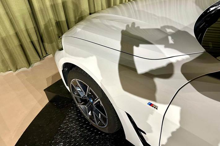 Hvid BMW i4 fra 2023