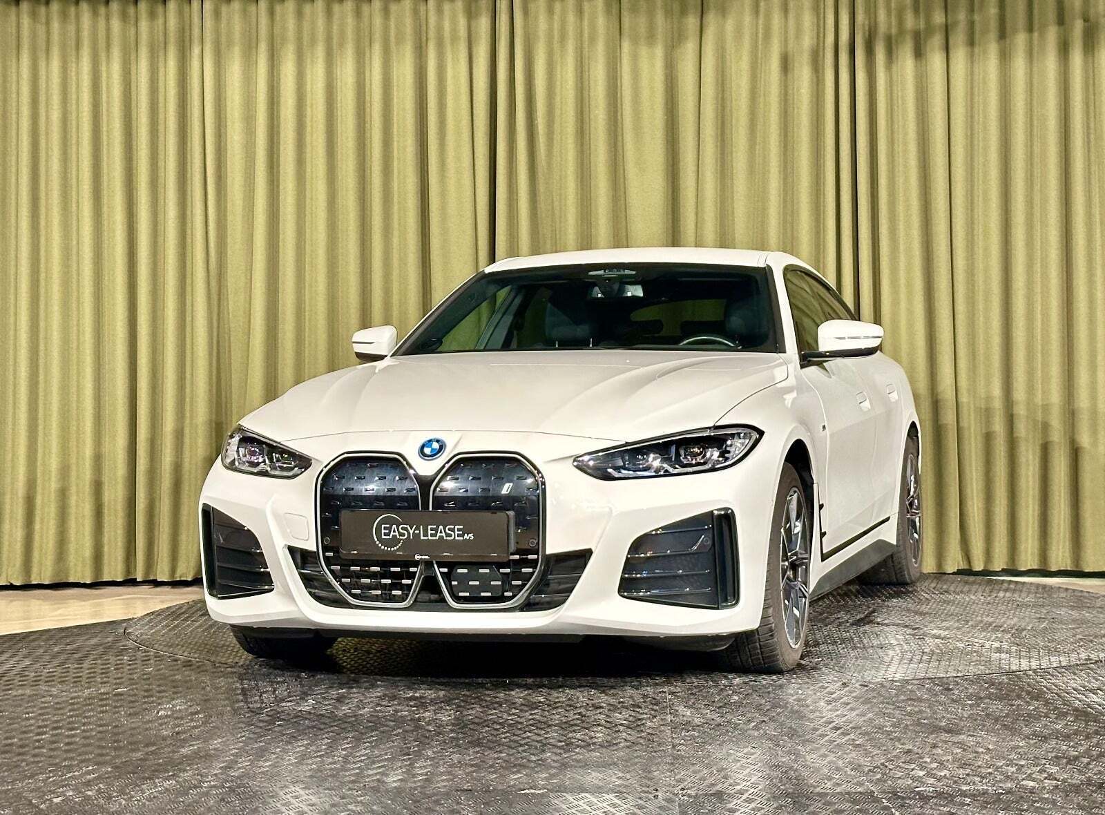 Hvid BMW i4 fra 2023