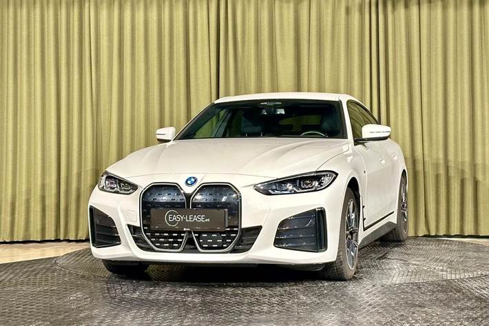 Hvid BMW i4 fra 2023