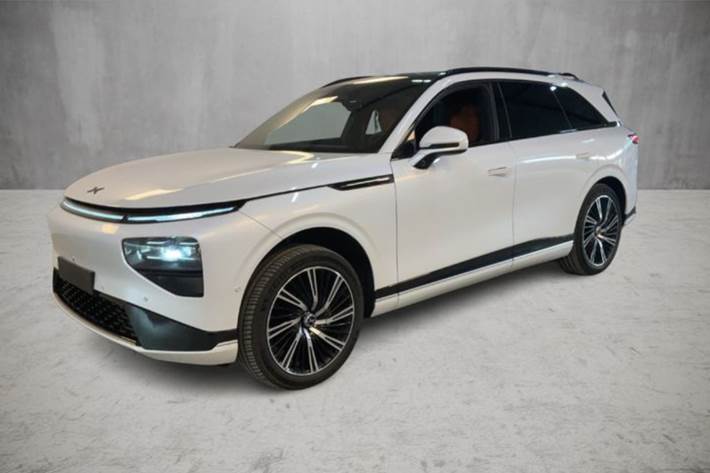 Hvid Xpeng G9 fra 2024